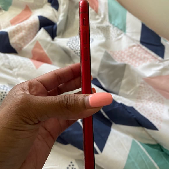 iPhone XR (T-Mobile) - Picture 3 of 4